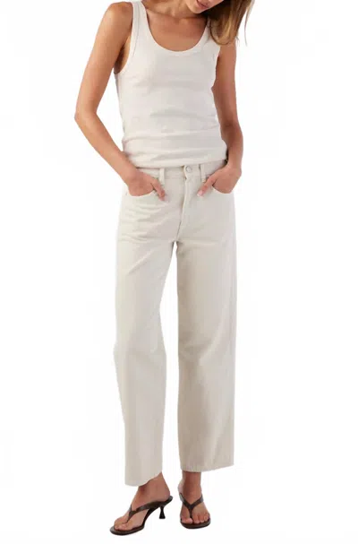 Amo Billie Straight Leg Denim Jeans In Sandstone In White