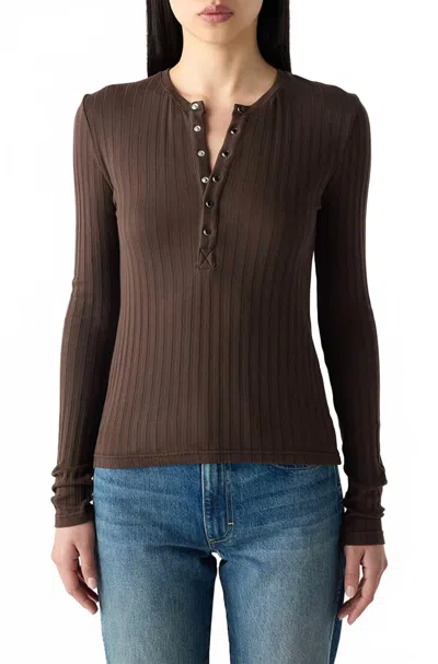 Amo Lottie Long Sleeve Top In Mocha In Neutral