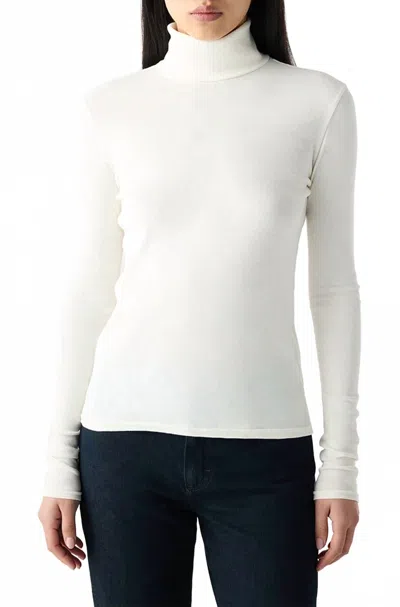 Amo Reese Long Sleeve Tee In Eggshell In White