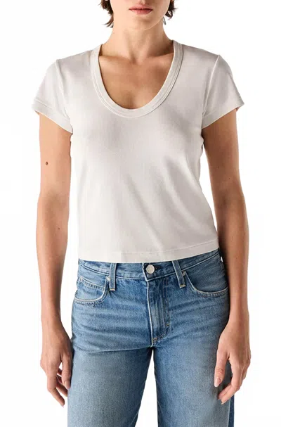 Amo Rumi Short Sleeve Tee In Eggshell In White