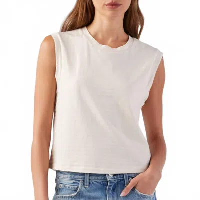 Amo Sleveless Babe Tee In Natural In White
