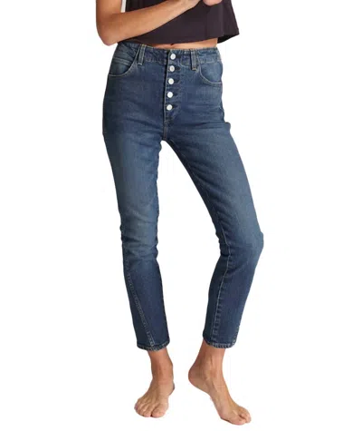 Amo Slim Dock Jean In Dark Wash In Blue