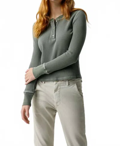 Amo Thermal Henley Tee In Tea Leaf In Green