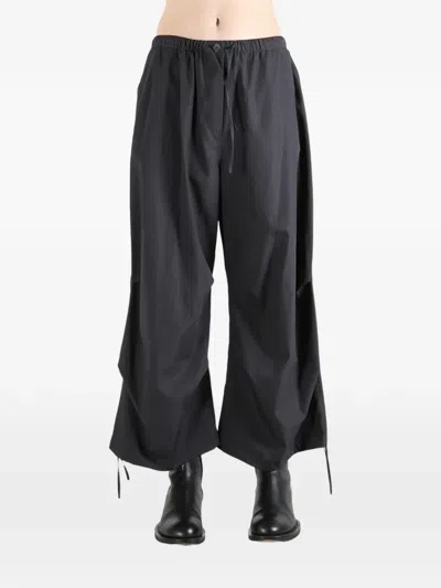 Amomento Drawstring-cuff Capri Trousers In Black