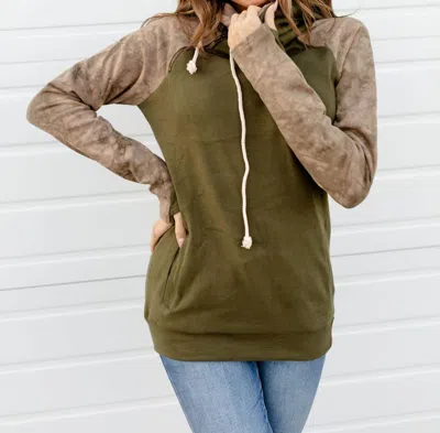 Ampersand Ave Doublehood Sweatshirt In Olive Tie Dye In Gray