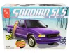 Amt Skill 2 Model Kit 1995 Gmc Sonoma Sls Pickup Truck With Snowboard & Boots 1 By 25 Scale Model