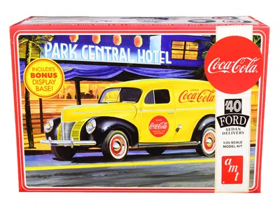 AMT SKILL 3 MODEL KIT 1940 FORD SEDAN DELIVERY VAN "COCA-COLA" WITH DISPLAY BASE 1/25 SCALE MODEL BY AMT