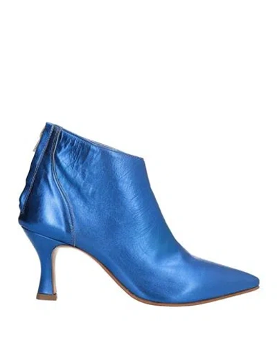A.m.v. Love A. M.v. Love Woman Ankle Boots Bright Blue Size 7 Soft Leather In Blue
