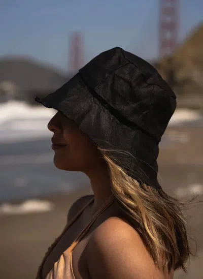 Anai Women's Stella Hat In Midnight In Black