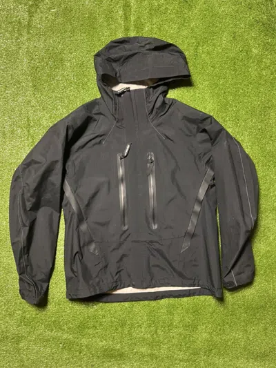Pre-owned And Wander 2.5l Hiker Rain Jacket In Black