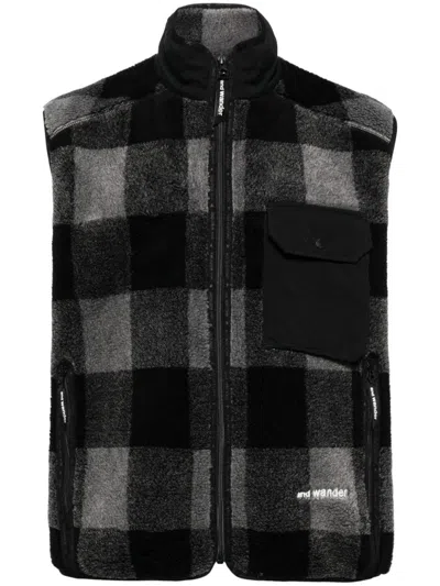 And Wander Check-print Fleece Gilet In Black