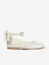 Andanines Girls Patent Leather Bow Shoes In Neutral