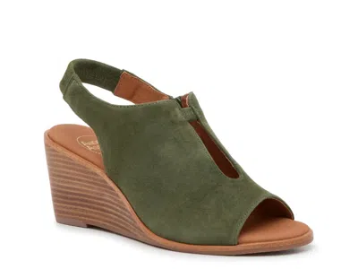 Andre Assous Belinda Wedge Sandal In Green