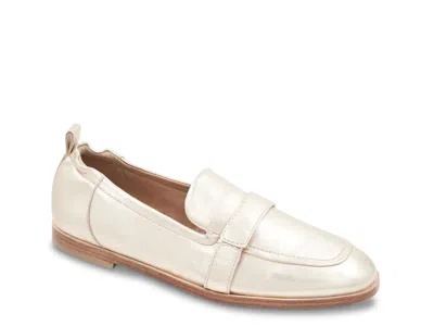 Andre Assous Cedar Loafer In White