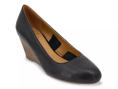 Andre Assous Khloe Wedge Pump In Black