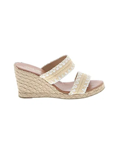 Pre-owned Andre Assous Wedges In Ivory