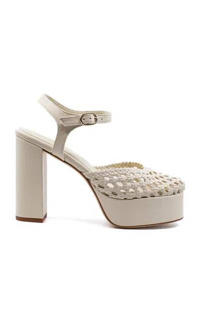 Andrea Gomez Moda Operandi In White