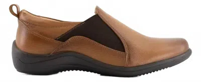 Andrea Women's Leather Closed Shoe In Brown