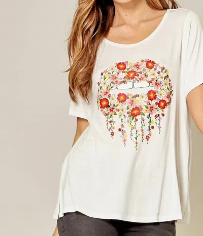Andree By Unit Floral Lips Tee In White