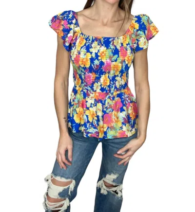 ANDREE BY UNIT FLORAL RUSHED TOP IN MULTICOLOR