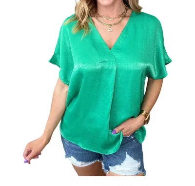 Andree By Unit Pleat Front V-neck Top In Kelly Green