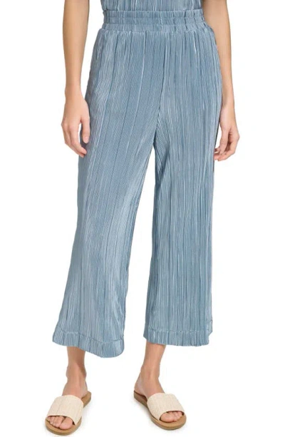 Andrew Marc Sport Crop Pull-on Plissé Pants In Faded Denim