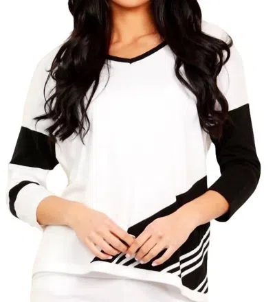Angel Abstract V-neck Pullover In White/black