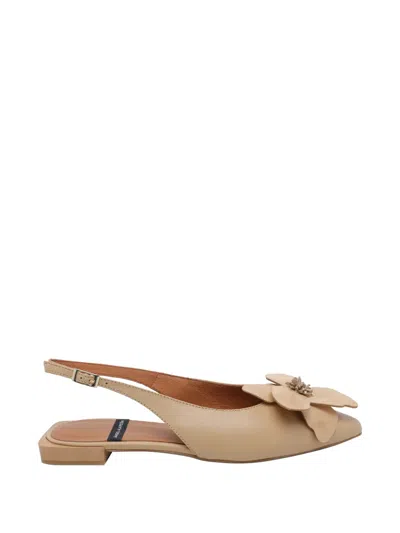 Angel Alarcon Fiora Flower Detail Pointed Pumps In Neutral