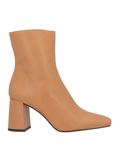 Angel Alarcon Ángel Alarcón Woman Ankle Boots Camel Size 9 Leather In Beige
