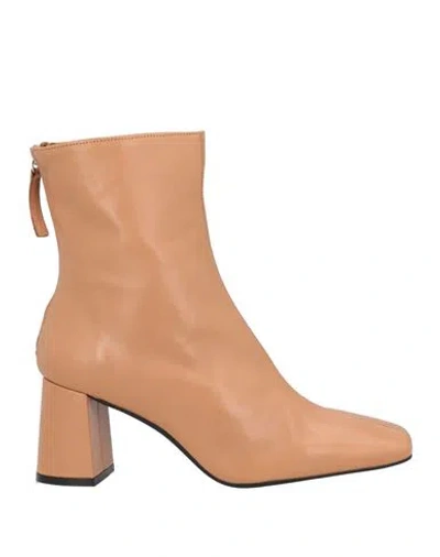Angel Alarcon Ángel Alarcón Woman Ankle Boots Camel Size 9 Leather In Sand