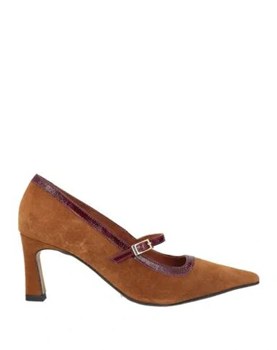 Angel Alarcon Ángel Alarcón Woman Pumps Camel Size 6 Leather In Beige