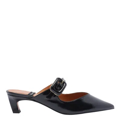 Angel Alarcon With Heel In Black