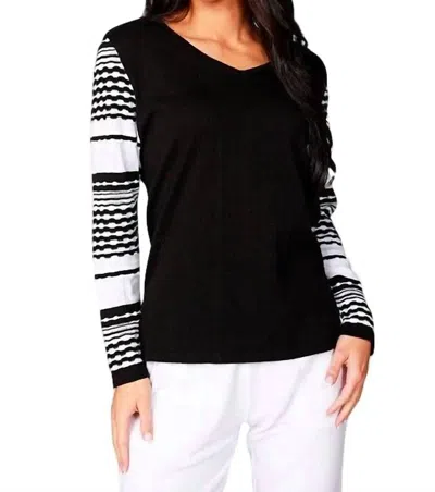 Angel Detailed Sleeve V-neck Top In Black/white