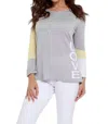 ANGEL LOVE ME V-NECK TOP IN GRAY/YELLOW
