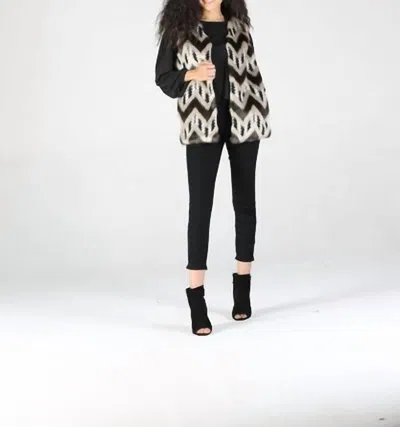 Angie Pattern Vest In Black Brown