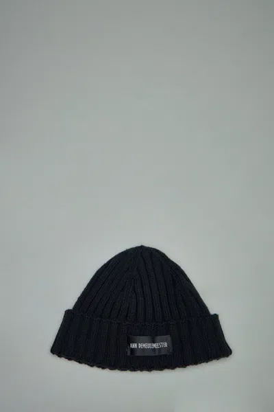 Ann Demeulemeester Hastert Beanie Low Twisted Merino In Black