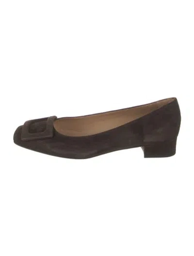 Pre-owned Ann Mashburn Suede Pumps In Brown