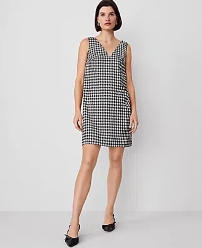 Ann Taylor Petite Houndstooth V-neck Sleeveless Shift Dress In Black/white Multi