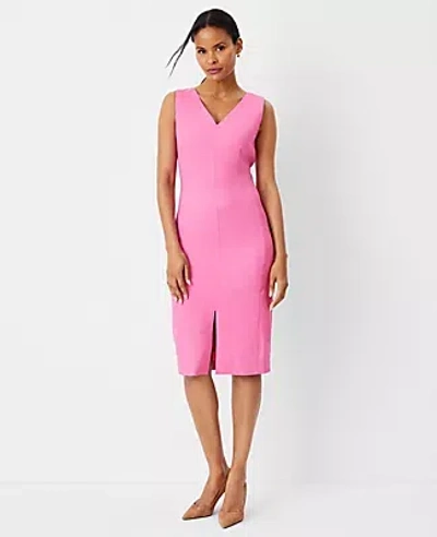Ann Taylor The Petite Seamed V-neck Sheath Dress In Linen Blend In Lipstick