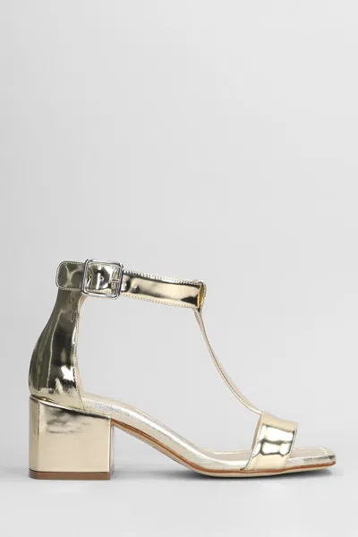 Anna F . Sandals
