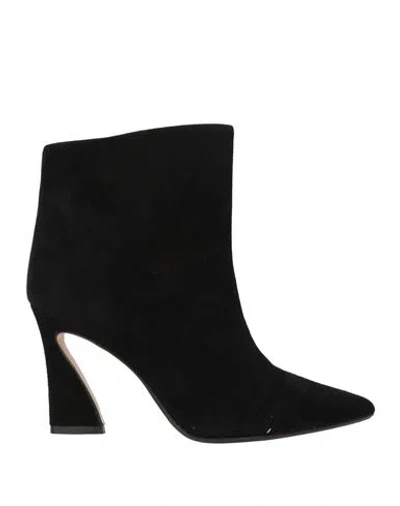 Anna F . Woman Ankle Boots Black Size 7 Leather
