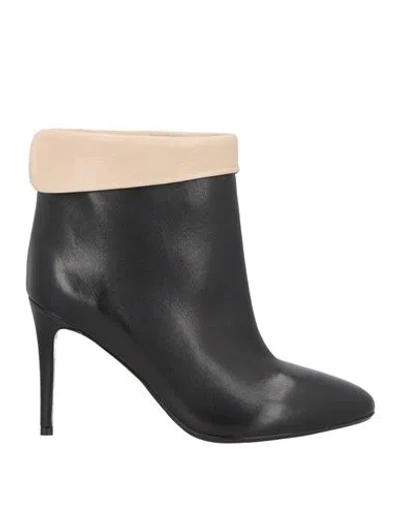 Anna F . Woman Ankle Boots Black Size 7 Leather