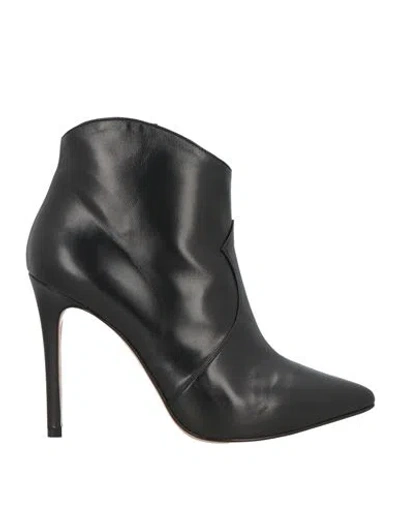 Anna F . Woman Ankle Boots Black Size 6 Leather
