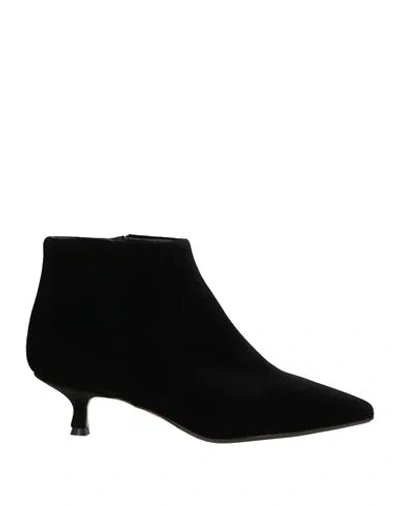 Anna F . Woman Ankle Boots Black Size 6 Leather