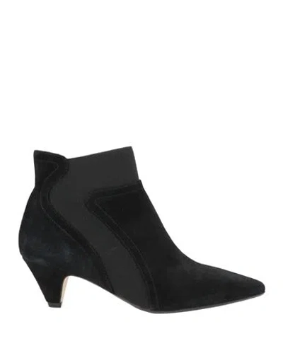 Anna F . Woman Ankle Boots Black Size 7 Leather