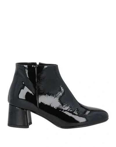 Anna F . Woman Ankle Boots Black Size 8 Leather
