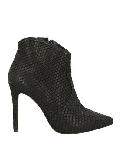 Anna F . Woman Ankle Boots Black Size 8 Leather