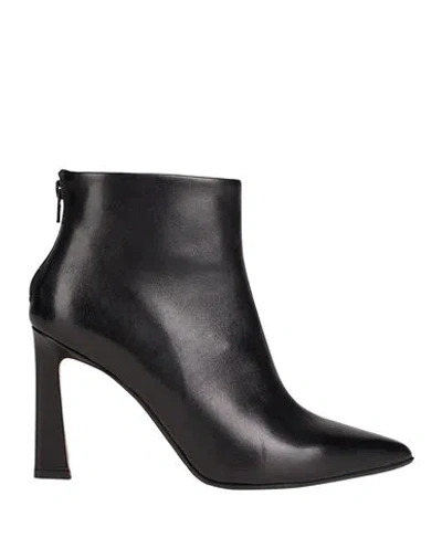 Anna F . Woman Ankle Boots Black Size 9 Leather