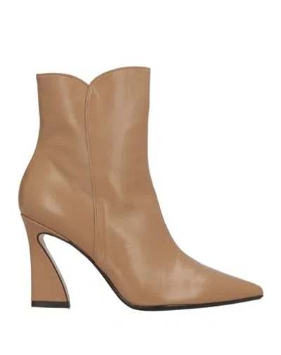 Anna F . Woman Ankle Boots Camel Size 7 Soft Leather In Beige
