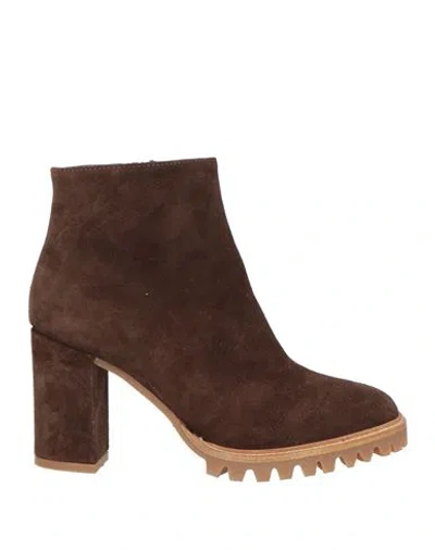 Anna F . Woman Ankle Boots Dark Brown Size 6 Soft Leather